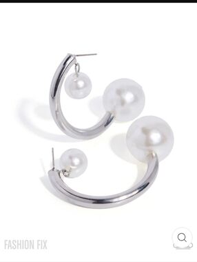 Profuse Poise White Pearl Hoop Paparazzi Silver Hoop Earrings with White Pearls